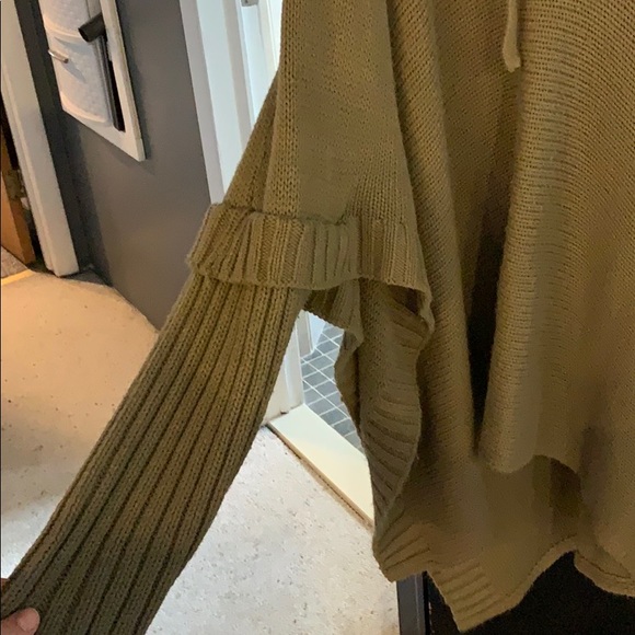 Oversized poncho - Picture 3 of 4